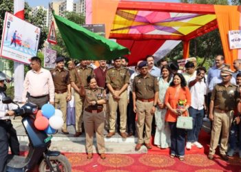 यातायात माह की शुरुआत, सड़कों पर जीवन की रक्षा करने वाले पुलिसकर्मियों को इनाम