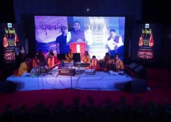 बड़ी धूमधाम के साथ मना देव दीपावली का पर्व, हजारो दीपकों की रोशनी से जगमगा उठा नोएडा हॉट