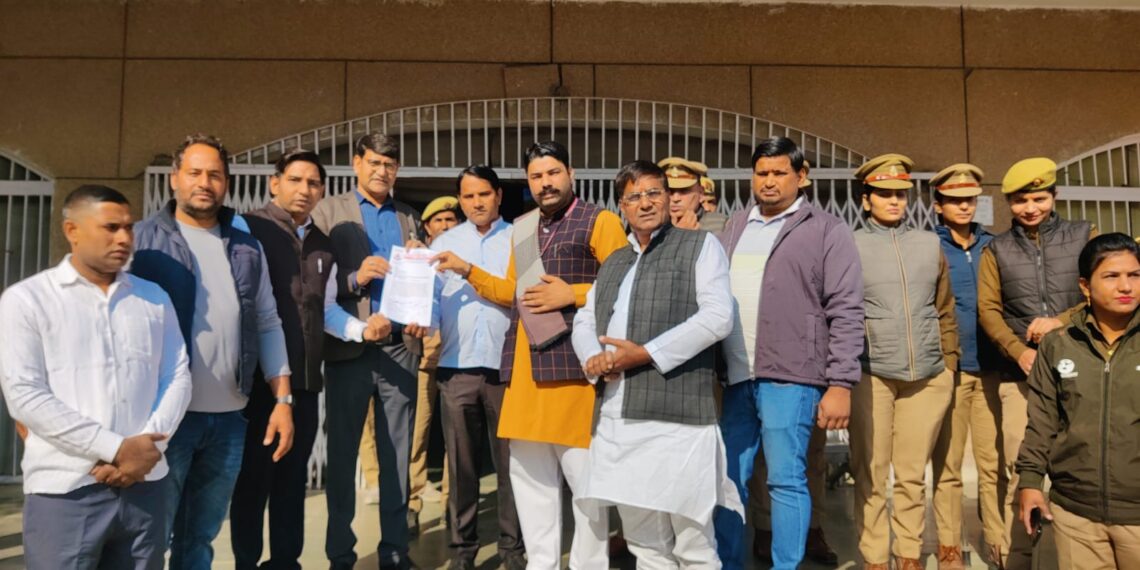 किसानों की जेल से तत्काल रिहाई के संबंध में सौंपा ज्ञापन