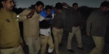 मासूम बच्ची को बहला पुसलाकर जंगल की तरफ ले जा रहे बदमाश को पुलिस ने मुठभेड़ में मारी गोली