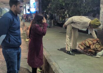 जिलाधिकारी मनीष कुमार वर्मा ने ग्राउंड जीरो पर उतरकर रेन बसेरो एवं राहत कार्यों का लिया जायजा