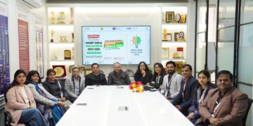 गलगोटियास विश्वविद्यालय में चल रहे पाँच दिवसीय “स्मार्ट इंडिया हैकाथॉन-2024” में  जान्हवी सिंह प्रतिभागियों से संवाद करने पहुँची