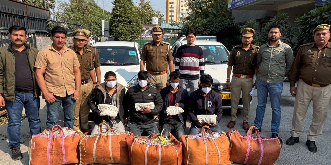 नोएडा पुलिस की बड़ी कार्यवाही : 4 गांजा तस्कर गिरफ्तार, लगभग 1 क्विंटल अवैध गांजा बरामद