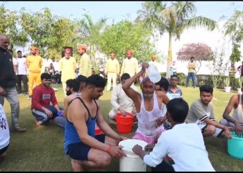 गौतम बुद्ध नगर की कारागार में भी उमड़ा आस्था का सैलाब, बंदियों ने किया संगम के पवित्र जल से स्नान