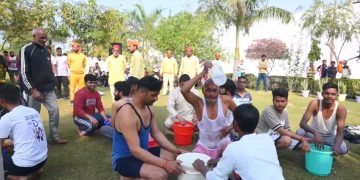 गौतम बुद्ध नगर की कारागार में भी उमड़ा आस्था का सैलाब, बंदियों ने किया संगम के पवित्र जल से स्नान