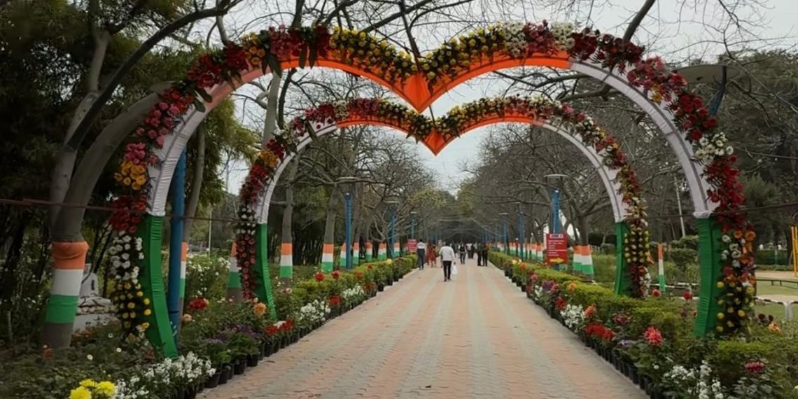 एसीईओ सौम्य श्रीवास्तव ने किया पुष्पोत्सव 2025 का शुभारंभ