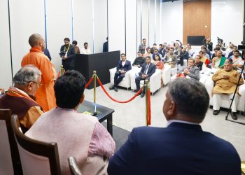 मुख्यमंत्री योगी आदित्यनाथ ने गौतमबुद्ध नगर स्थित सिफी डाटा सेंटर का फीता काटकर किया उद्घाटन व आयोजित यज्ञ में दी आहुति