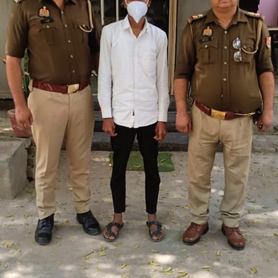 नोएडा पुलिस ने 10 हजार के इनामी आरोपी को किया गिरफ्तार