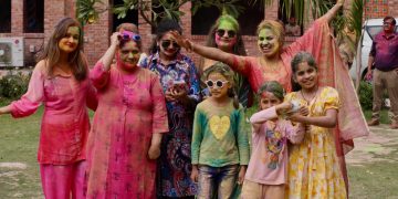 शारदा विश्वविद्यालय में होली मिलन समारोह का आयोजन