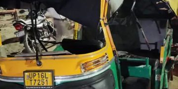 ग्रेटर नोएडा में खड़े कंटेनर से ऑटो टकराया, एक की मौत, दो घायल