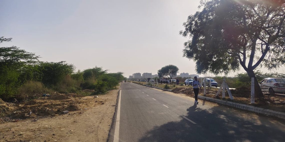 15 साल से अटकी एलजी-शारदा रोड के निर्माण की बाधा दूर, सीईओ की पहल पर टी-सीरीज से रोड बनाने पर बनी सहमति
