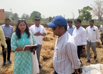 जिलाधिकारी ने ग्राम बांजरपुर तहसील सदर में गेहूं की फसल की क्रॉप कटिंग का किया स्थलीय निरीक्षण