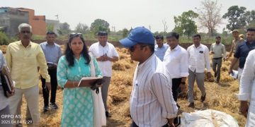 जिलाधिकारी ने ग्राम बांजरपुर तहसील सदर में गेहूं की फसल की क्रॉप कटिंग का किया स्थलीय निरीक्षण