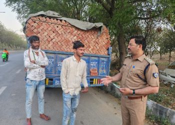 जनपद का परिवहन विभाग एक्टिव, माल ढोने वाली अपंजीकृत ट्रैक्टर ट्रालियों पर हुई कार्रवाई