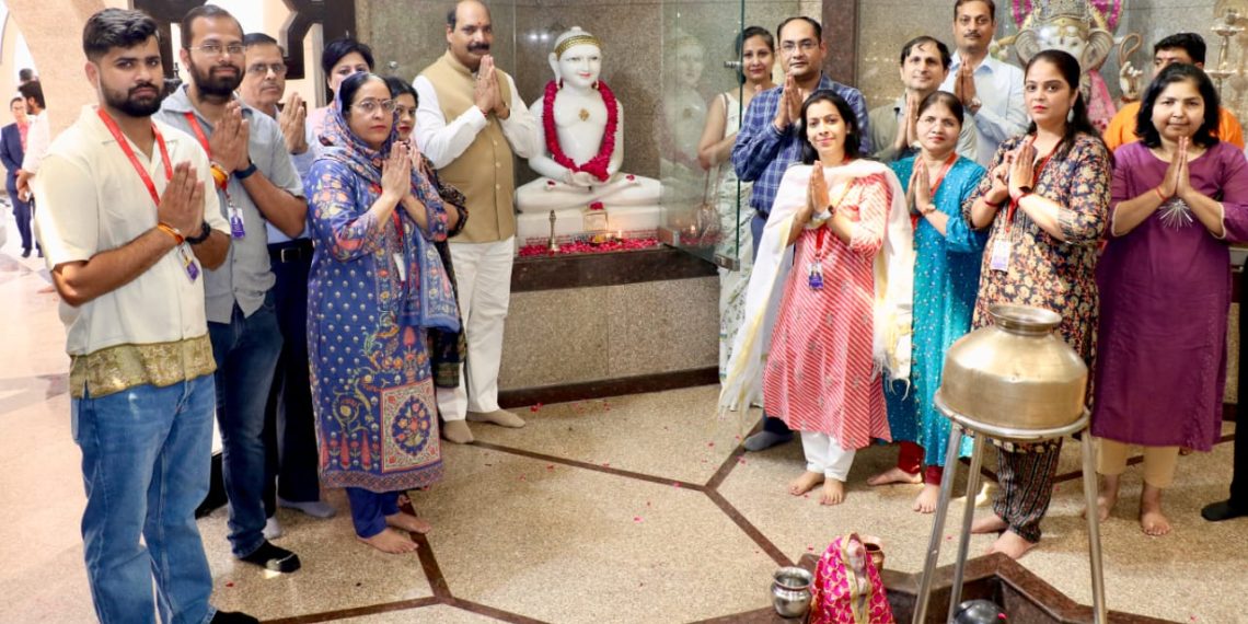 शारदा विश्वविद्यालय में हर्षोल्लास के साथ मनाई गई महावीर जयंती