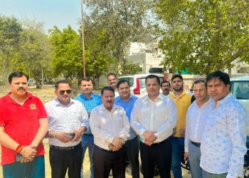ग्रेटर नोएडा प्राधिकरण के महाप्रबंधक ने सेक्टर गामा-1 में सुनीं निवासियों की समस्याएं, सफाई व्यवस्था दुरुस्त करने के दिए निर्देश