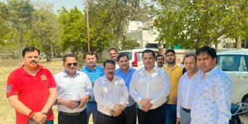 ग्रेटर नोएडा प्राधिकरण के महाप्रबंधक ने सेक्टर गामा-1 में सुनीं निवासियों की समस्याएं, सफाई व्यवस्था दुरुस्त करने के दिए निर्देश
