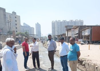 शाहबेरी में सड़क चौड़ा करने में बाधा बन रहे अवैध रैंप को ग्रेनो प्राधिकरण ने तोड़ा