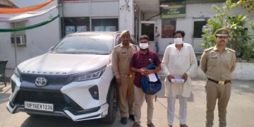नोएडा सेक्टर-63 में गाड़ी को साइड ने देने पर चलाई गोली, दो आरोपी गिरफ्तार, फॉर्च्यूनर, पिस्टल और कारतूस बरामद