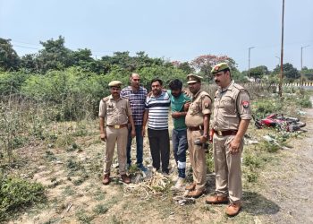 बीटा-2 पुलिस और 25 हजार के इनामी गैंगस्टर में हुई मुठभेड़, हुआ घायल, हथियार और चोरी की बाइक बरामद