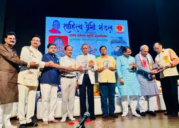 पुस्तक “सम्मा सती-द राइट माइंडफुलनेस” का विमोचन, ग्रेनो प्राधिकरण के प्रबंधक डॉ केएम चौधरी ने लिखी है यह पुस्तक