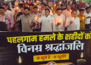 गौतम बुद्ध नगर जिला कांग्रेस कमेटी ने पहलगाम के शहीदों को दी श्रद्धांजलि, निकाला कैंडल मार्च