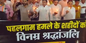 गौतम बुद्ध नगर जिला कांग्रेस कमेटी ने पहलगाम के शहीदों को दी श्रद्धांजलि, निकाला कैंडल मार्च