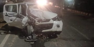 ग्रेटर नोएडा के यमुना एक्सप्रेस पर भीषण सड़क हादसा, 3 लोग घायल
