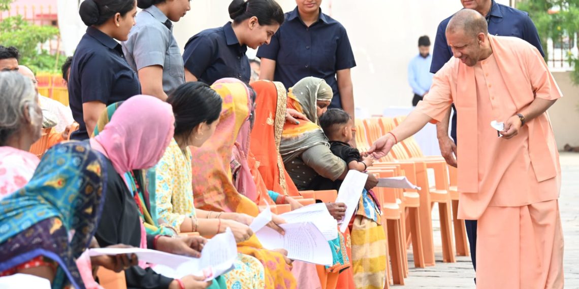 200 लोगों की समस्याएं सुनीं मुख्यमंत्री योगी आदित्यनाथ ने, त्वरित और गुणवत्तापूर्ण निस्तारण के दिए निर्देश