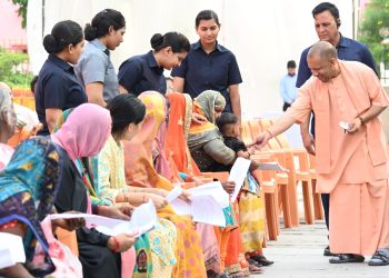 200 लोगों की समस्याएं सुनीं मुख्यमंत्री योगी आदित्यनाथ ने, त्वरित और गुणवत्तापूर्ण निस्तारण के दिए निर्देश