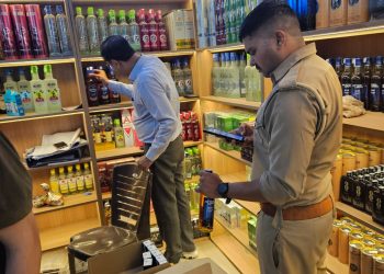 आबकारी एवं पुलिस विभाग एक्शन में, देसी शराब की अवैध रूप से बिक्री करने वाले 2 आरोपियों को किया गिरफ्तार