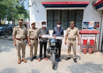 थाना फेस-2 पुलिस ने 2 शातिर चोरों को किया गिरफ्तार, चोरी के फोन व अवैध हथियार बरामद