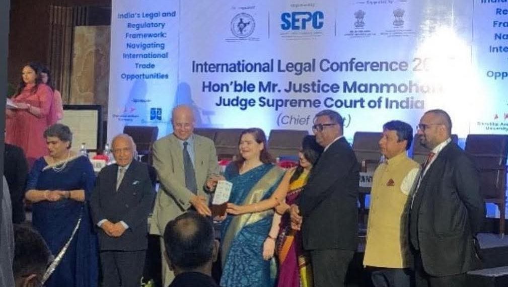 ग्रेटर नोएडा के शारदा विश्वविद्यालय के स्कूल ऑफ लॉ को लीगल एक्सीलेंस अवार्ड मिला