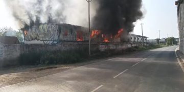 दादरी में लेबर कैंप में लगी भीषण आग, मचा हड़कंप, आग पर पाया काबू