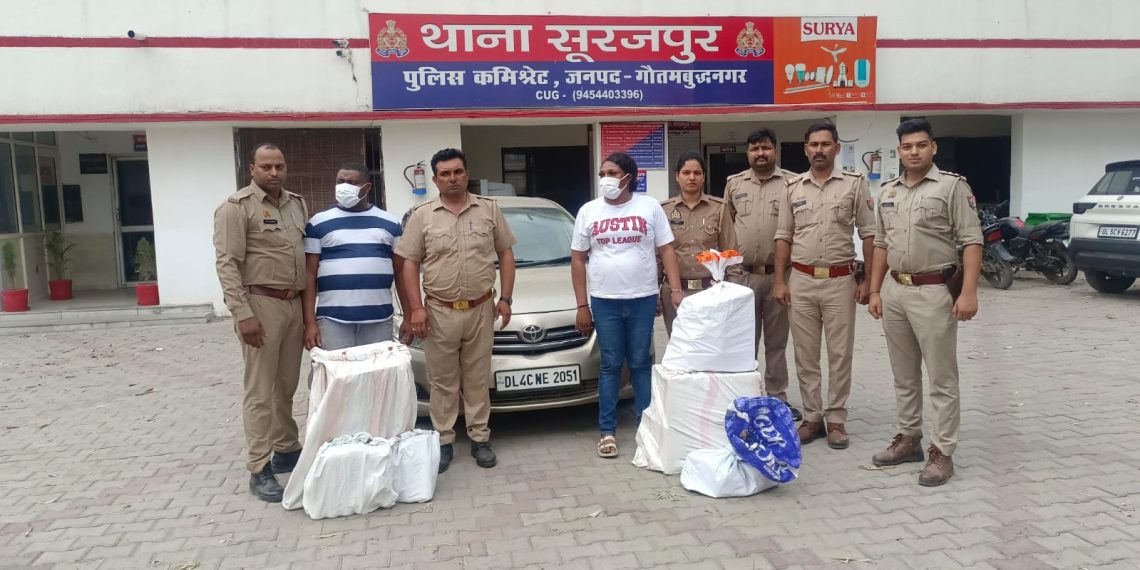 सूरजपुर पुलिस, सीडीटी और आबकारी टीम ने भारी मात्रा में अवैध शराब के साथ 2 नाइजीरियाई नागरिक गिरफ्तार किए