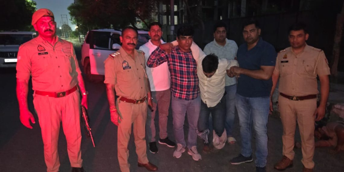 बिसरख थाना पुलिस की बदमाशो के साथ हुई तीन मुठभेड़,5 बदमाश घायल, लूटी गई लग्जरी कारें और हथियार बरामद