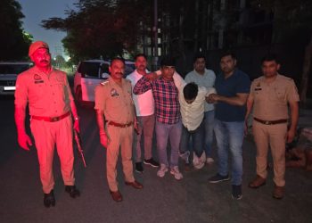 बिसरख थाना पुलिस की बदमाशो के साथ हुई तीन मुठभेड़,5 बदमाश घायल, लूटी गई लग्जरी कारें और हथियार बरामद