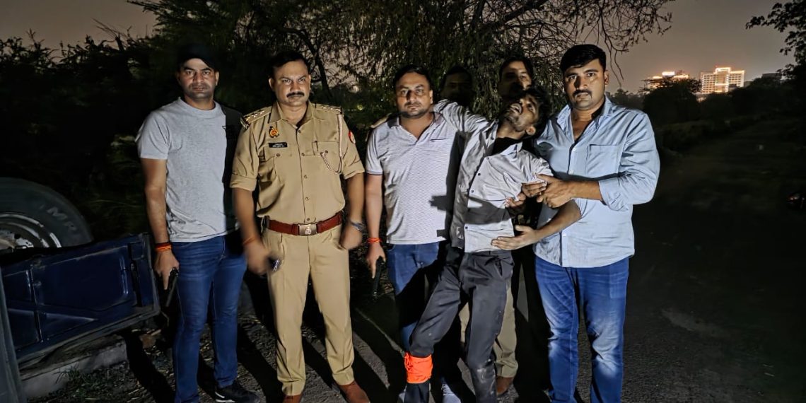 नोएडा की थाना फेस-1 पुलिस और एक बदमाश के बीच हुई मुठभेड़, बदमाश गोली लगने से घायल,  चोरी का माल बरामद