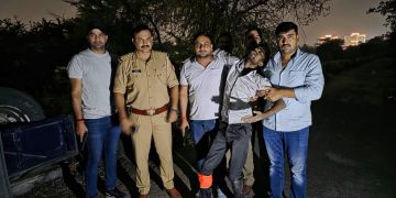 नोएडा की थाना फेस-1 पुलिस और एक बदमाश के बीच हुई मुठभेड़, बदमाश गोली लगने से घायल,  चोरी का माल बरामद
