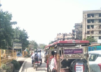 ग्रेटर नोएडा वेस्ट में शाहबेरी के सड़क चौड़ीकरण का कार्य पूरा, वाहनों की आवाजाही शुरू