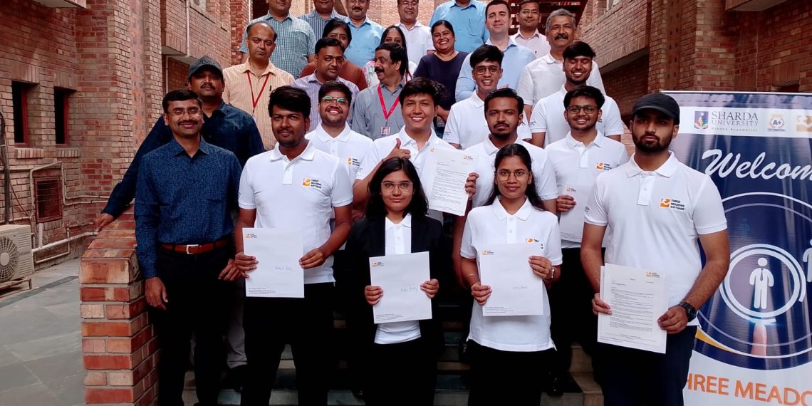 शारदा विश्वविद्यालय में कैंपस प्लेसमेंट का आयोजन, दस छात्रों को मिला 9 लाख रुपये का पैकेज