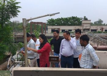 ग्रेटर नोएडा प्राधिकरण की एसीईओ ने ग्रेनो वेस्ट का किया दौरा, एफओबी, रोड व सीवर प्रोजेक्ट को हरी झंडी