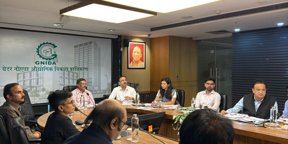 ग्रेटर नोएडा में प्रमुख सचिव ने की औद्योगिक विकास प्राधिकरणों की समीक्षा