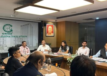 ग्रेटर नोएडा में प्रमुख सचिव ने की औद्योगिक विकास प्राधिकरणों की समीक्षा