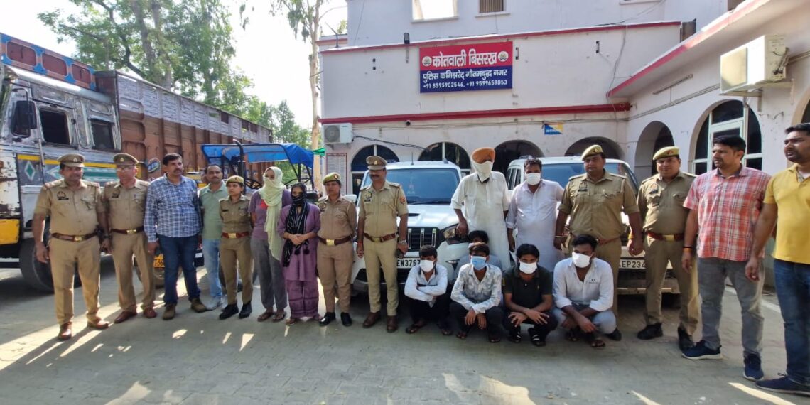 सेंट्रल नोएडा की बिसरख थाना पुलिस ने लुटेरों के गिरोह का पर्दाफाश किया