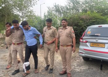 नॉलेजपार्क थाना पुलिस ने 25 हजार के इनामी गौकश को मुठभेड़ के दौरान किया घायल