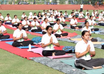 विश्व योग दिवस पर शारदा विश्वविद्यालय में योगोत्सव हुआ आयोजन