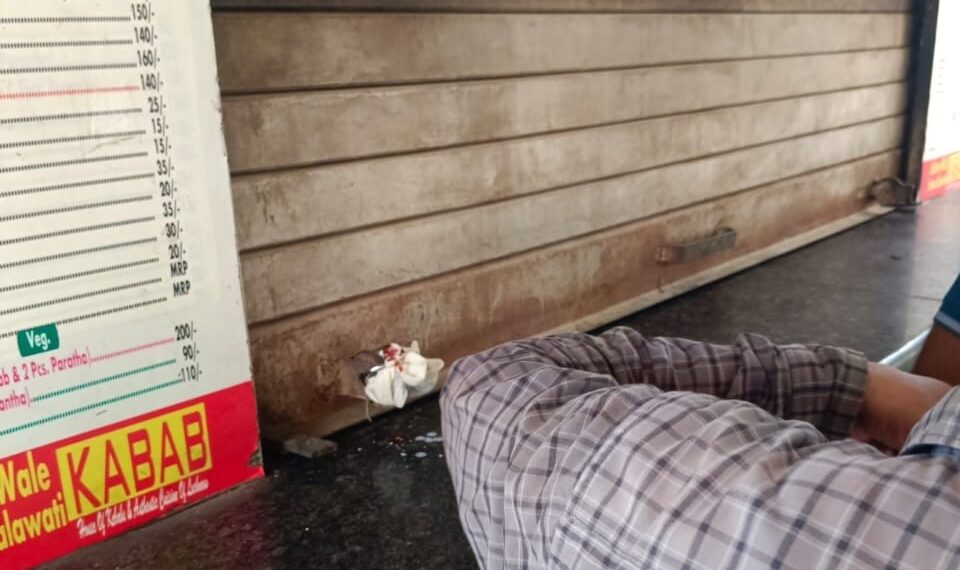 ग्रेटर नोएडा प्राधिकरण ने की कार्यवाही : अजनारा होम्स में चार अवैध क्योस्क सील, 9 रेहड़ी-पटरी जब्त