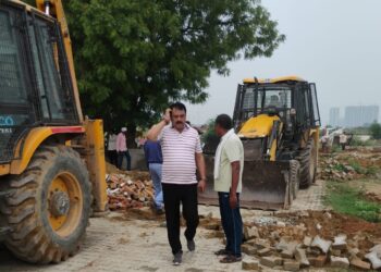 भनौता में अवैध निर्माण पर ग्रेटर नोएडा प्राधिकरण ने चलाया बुल्डोजर