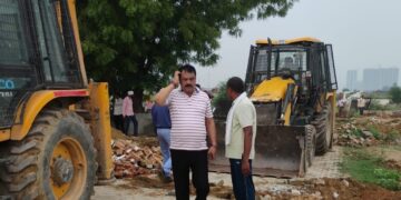 भनौता में अवैध निर्माण पर ग्रेटर नोएडा प्राधिकरण ने चलाया बुल्डोजर